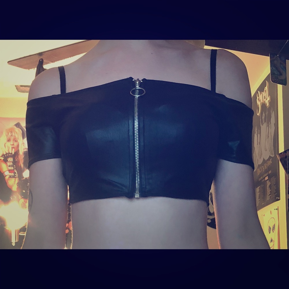 Black Crop Top With Zipper